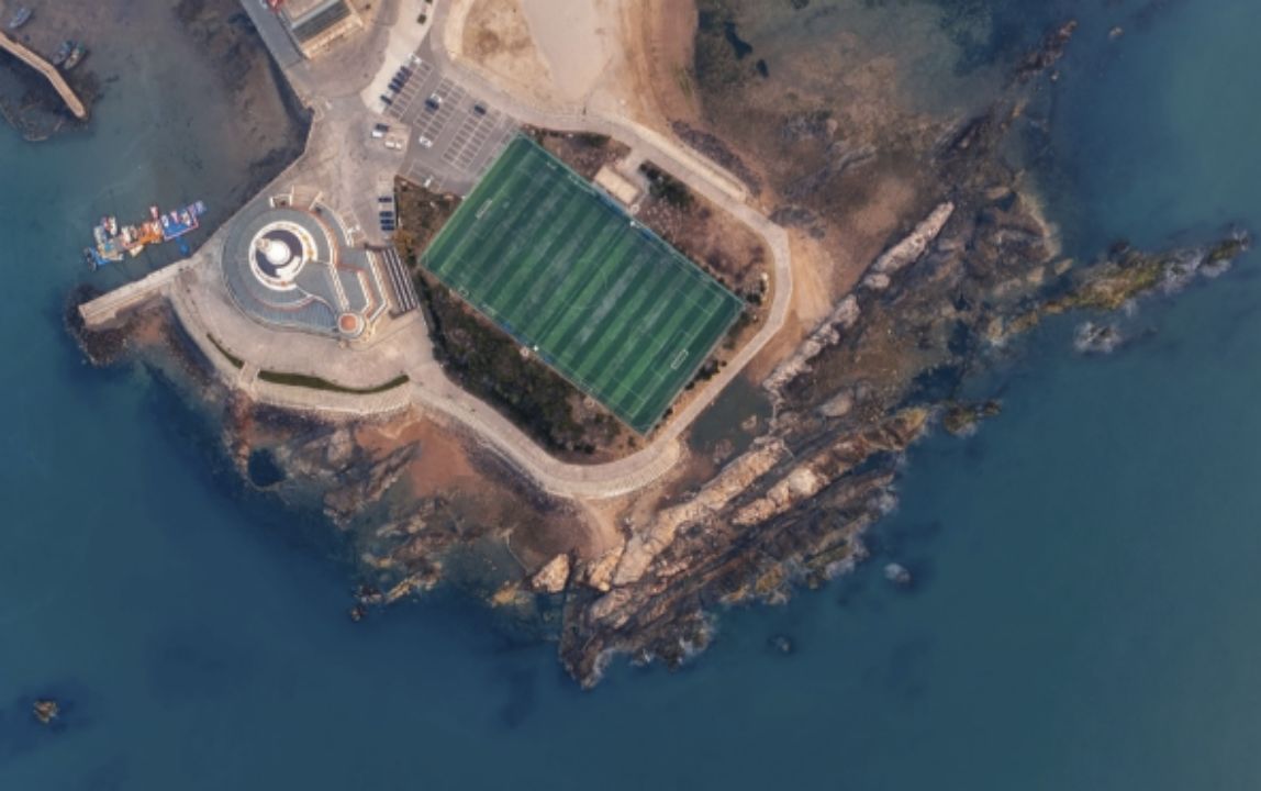而是一个与, AA, 和艺术氛围