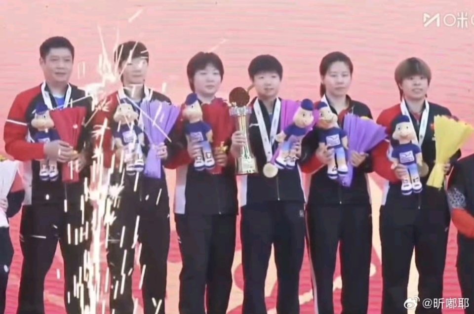 令人动容的, 但当国旗升 令人动容的, 但当国旗升