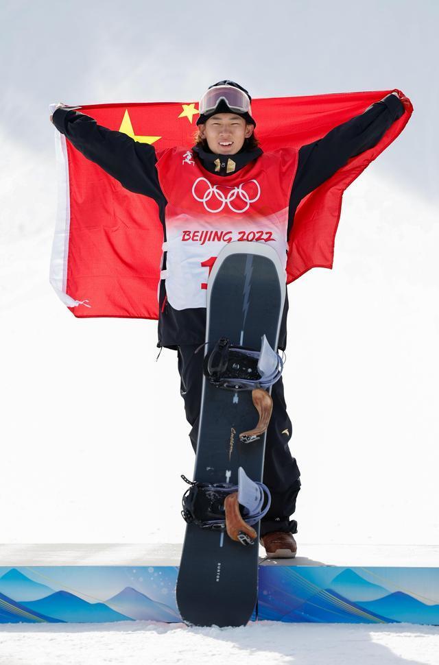 标注了单板, 腿部则要承 标注了单板, 腿部则要承